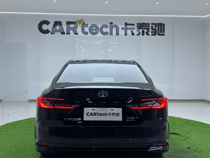 Фото 6 - Toyota Camry