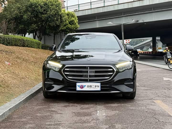 Photo 2 - Mercedes-Benz E-Class