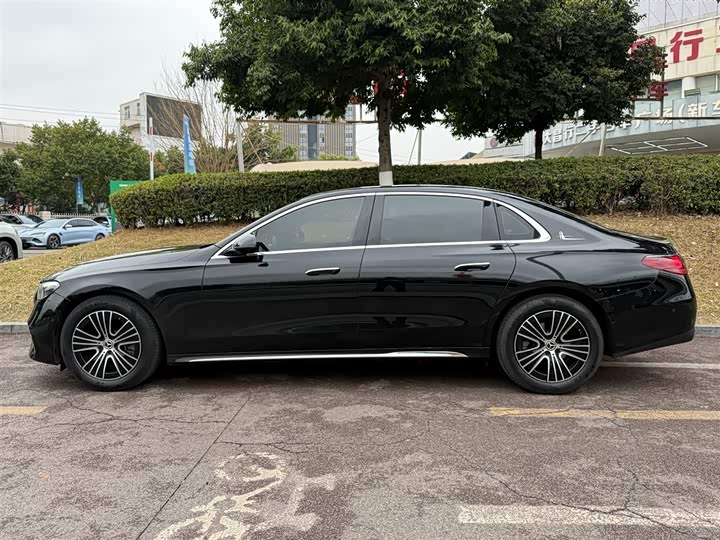 Photo 3 - Mercedes-Benz E-Class