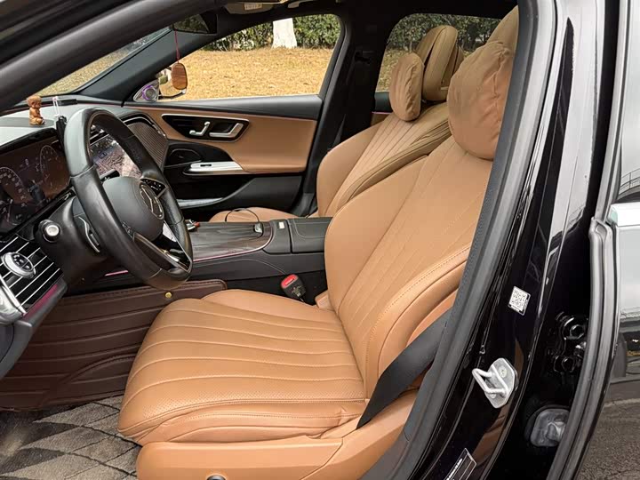 Photo 8 - Mercedes-Benz E-Class