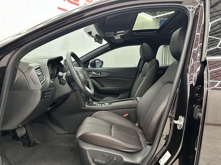 Фото 4 - Mazda CX-4