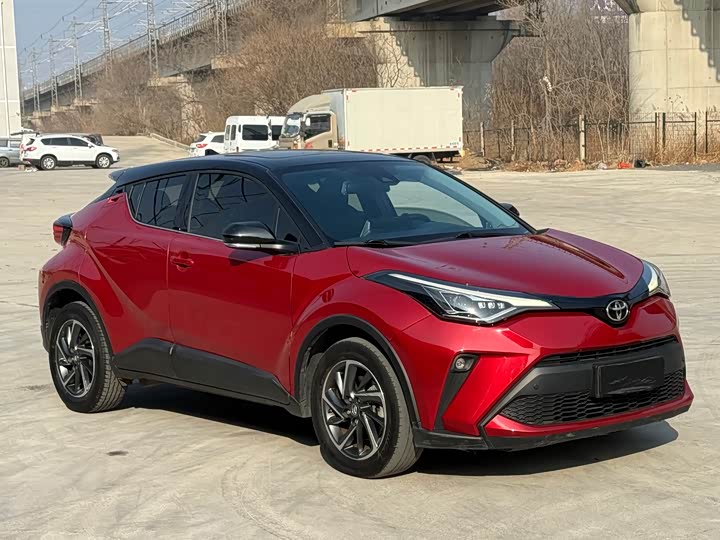 Фото 3 - Toyota C-HR