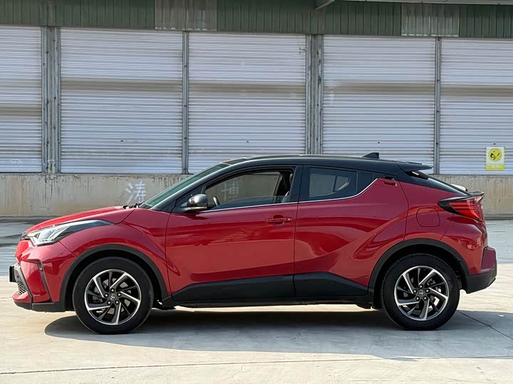 Фото 4 - Toyota C-HR
