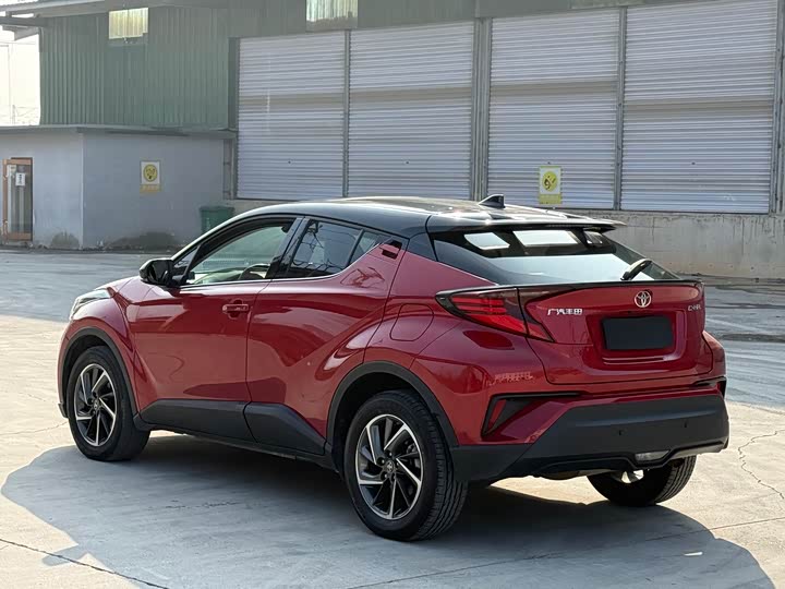 Фото 5 - Toyota C-HR
