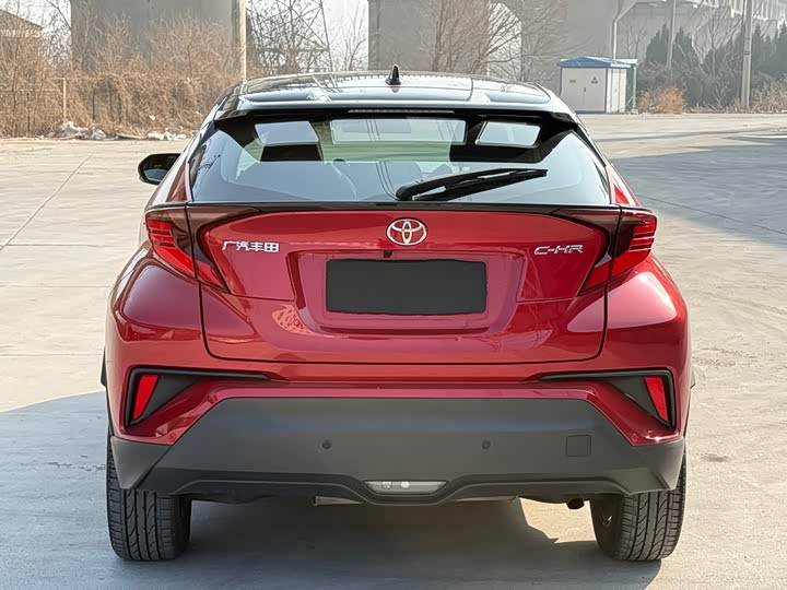 Фото 6 - Toyota C-HR