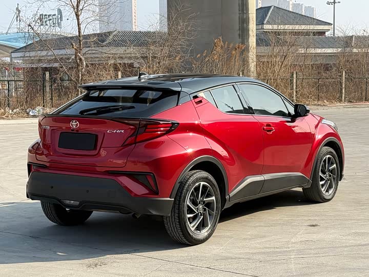 Фото 7 - Toyota C-HR