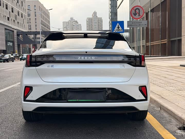 Photo 3 - Zeekr 001