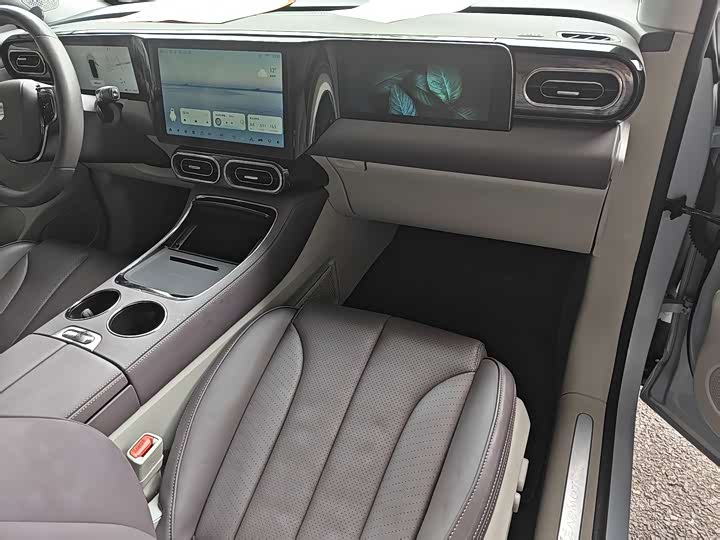 Фото 9 - Leapmotor C11