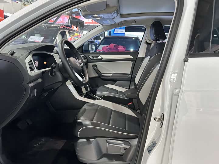 Фото 5 - Volkswagen T-Roc