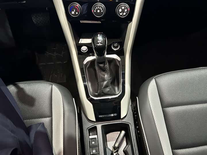 Фото 9 - Volkswagen T-Roc