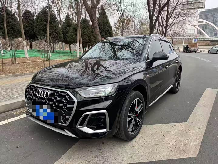 Фото 1 - Audi Q5L