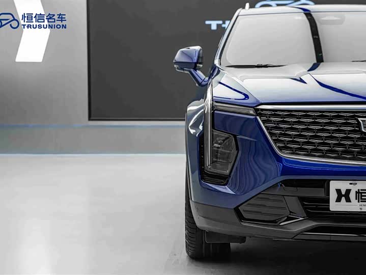 Фото 8 - Cadillac XT4