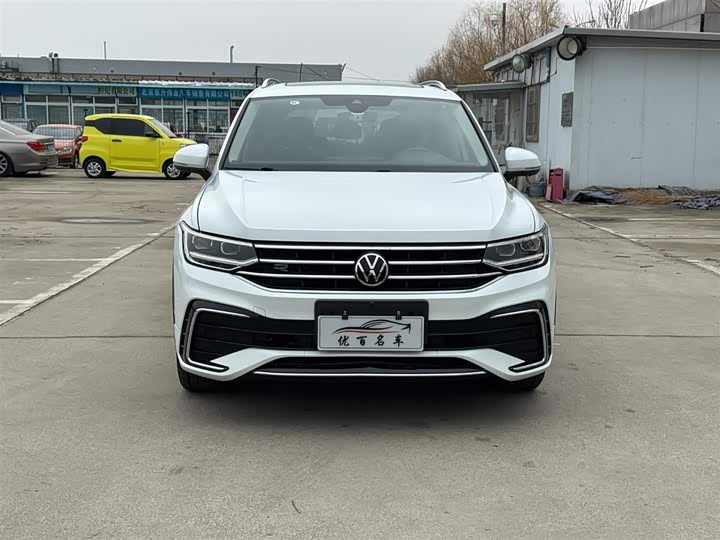 Фото 2 - Volkswagen Tiguan L Pro