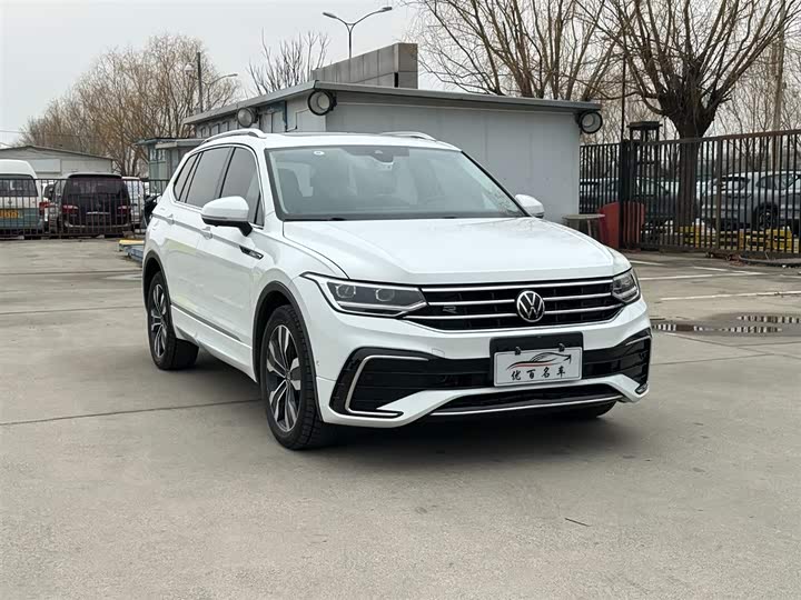 Фото 3 - Volkswagen Tiguan L Pro