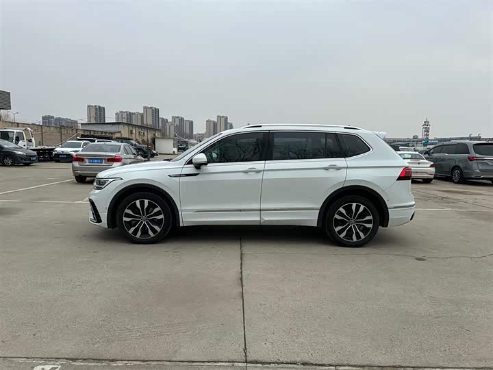 Фото 7 - Volkswagen Tiguan L Pro