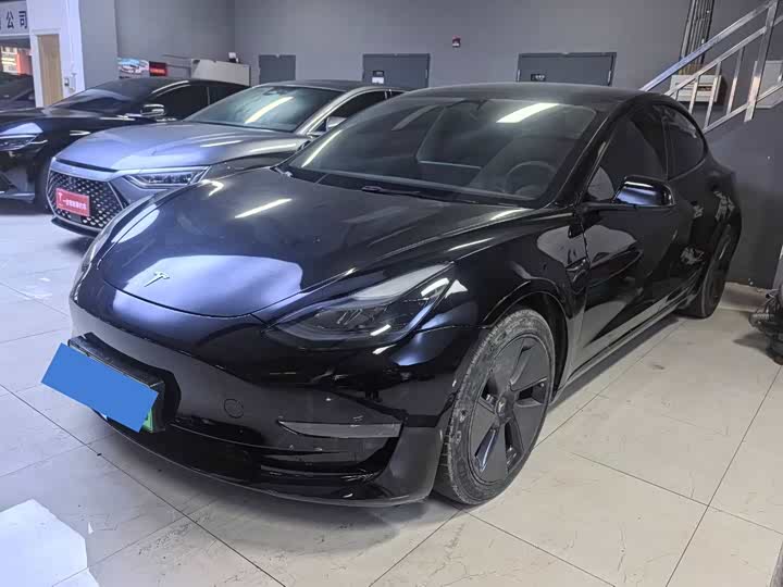 Фото 1 - Tesla Model 3