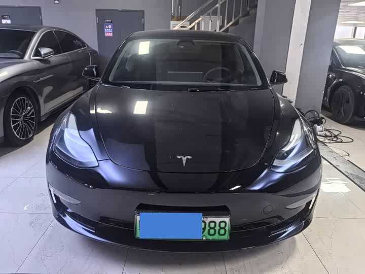 Фото 2 - Tesla Model 3