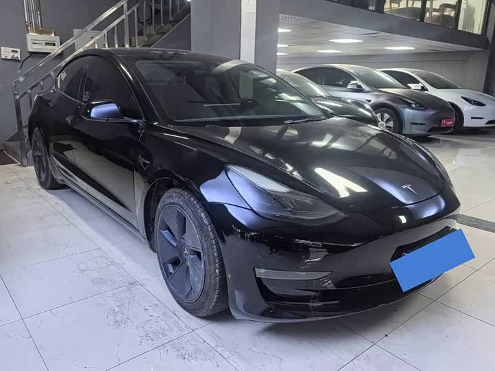 Фото 3 - Tesla Model 3