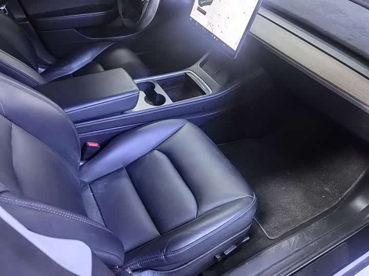 Фото 5 - Tesla Model 3