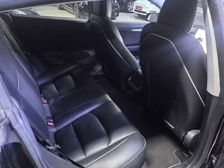 Фото 6 - Tesla Model 3