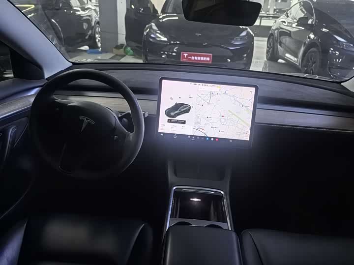 Фото 8 - Tesla Model 3