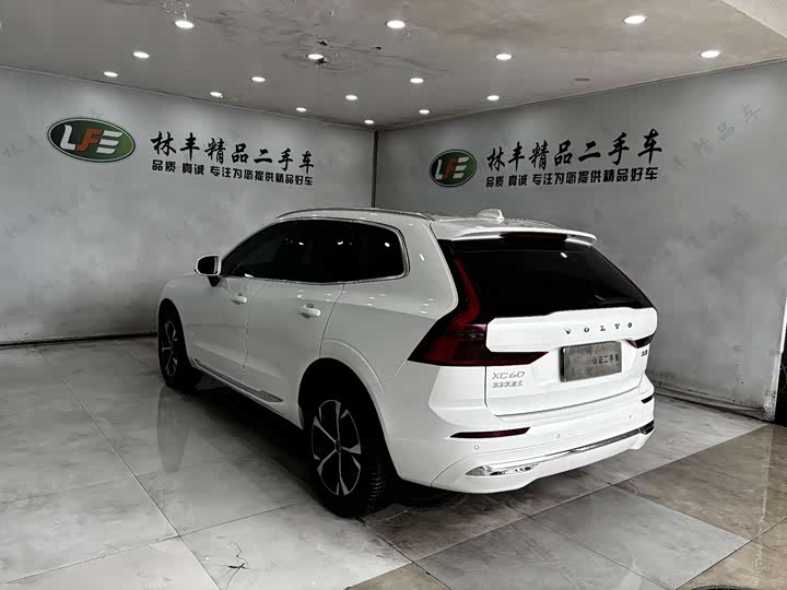 Фото 8 - Volvo XC60