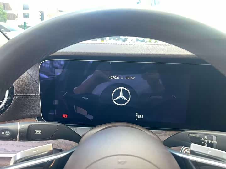 Фото 4 - Mercedes-Benz E-Class