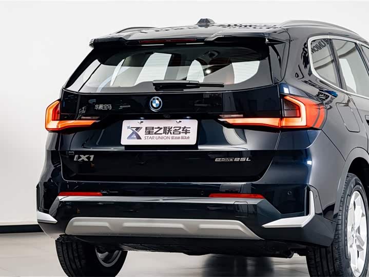 Фото 8 - BMW iX1