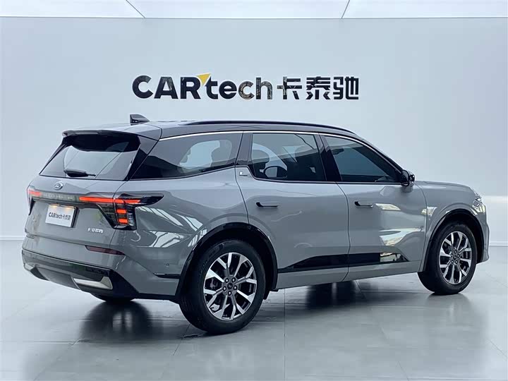 Фото 4 - Ford Edge