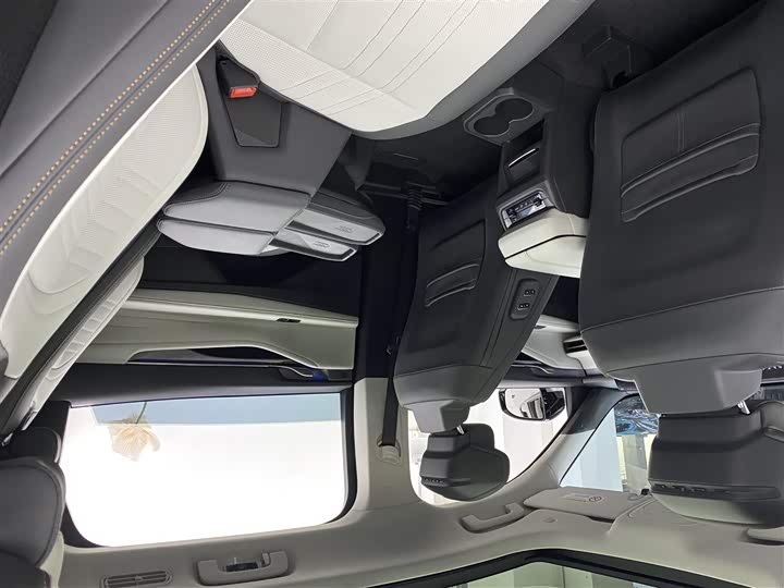 Фото 8 - Ford Edge