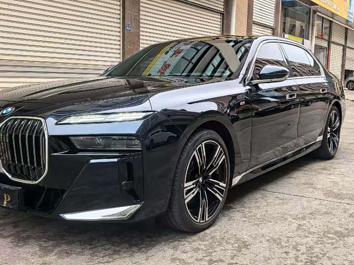 Фото 1 - BMW 7 Series