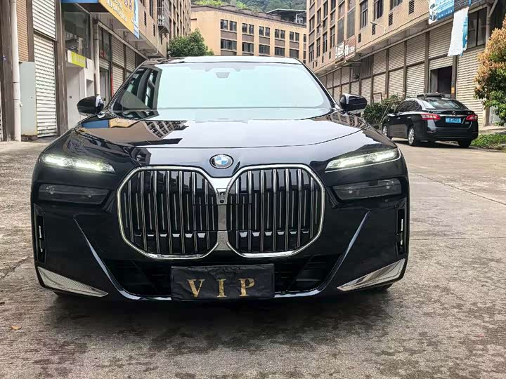 Фото 2 - BMW 7 Series