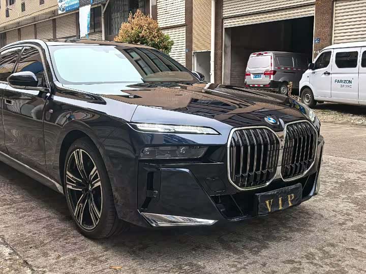 Фото 3 - BMW 7 Series