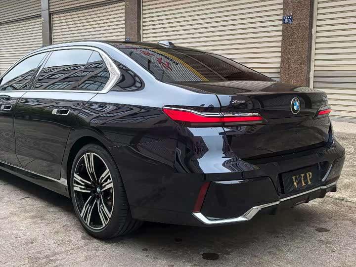 Фото 4 - BMW 7 Series