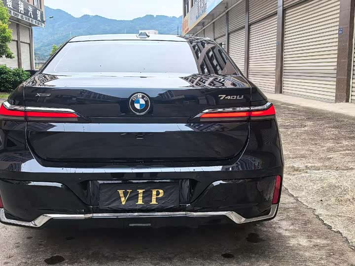 Фото 5 - BMW 7 Series