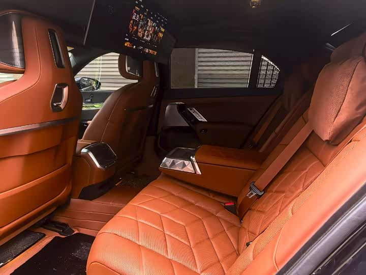 Фото 9 - BMW 7 Series