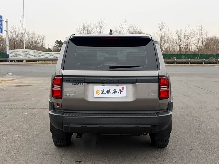 Photo 7 - Toyota Prado