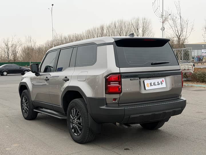 Photo 8 - Toyota Prado