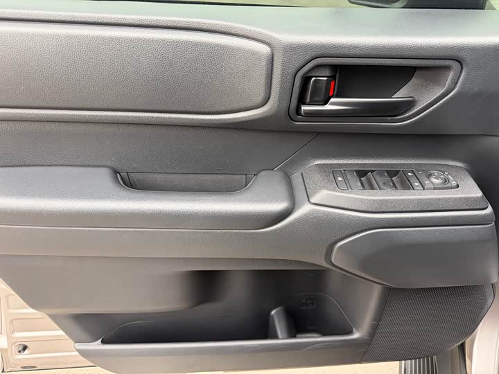 Photo 9 - Toyota Prado