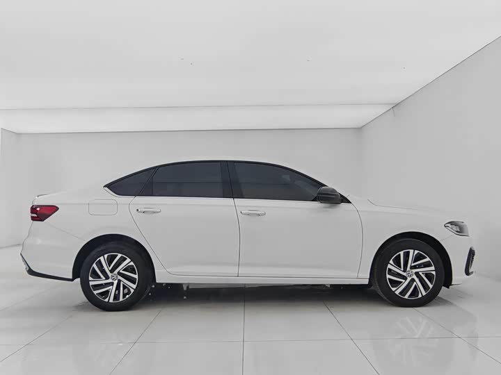 Фото 8 - Volkswagen Lavida