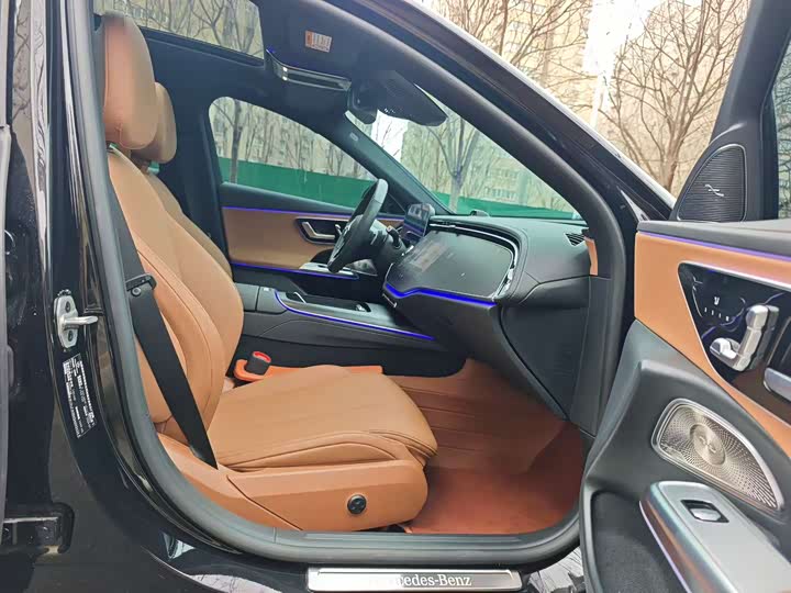 Photo 4 - Mercedes-Benz E-Class