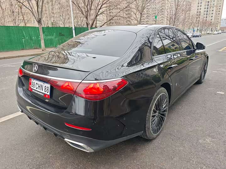 Photo 9 - Mercedes-Benz E-Class