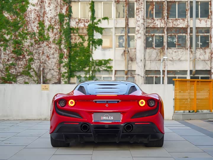 Фото 2 - Ferrari F8