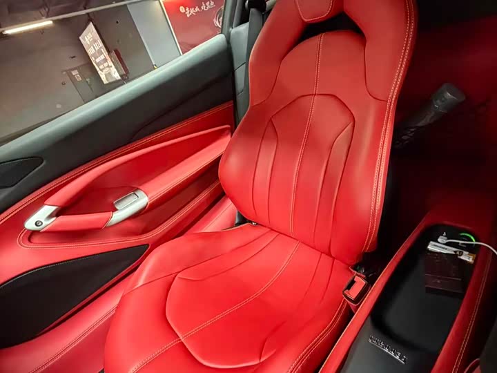 Фото 8 - Ferrari F8