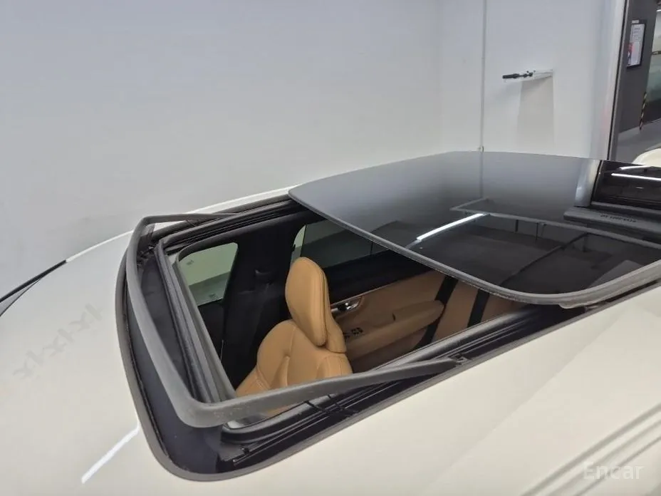 Фото 13 - Volvo S90