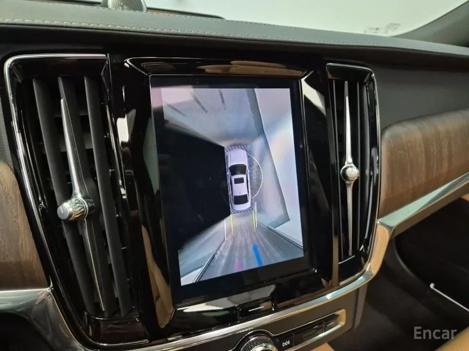 Фото 15 - Volvo S90