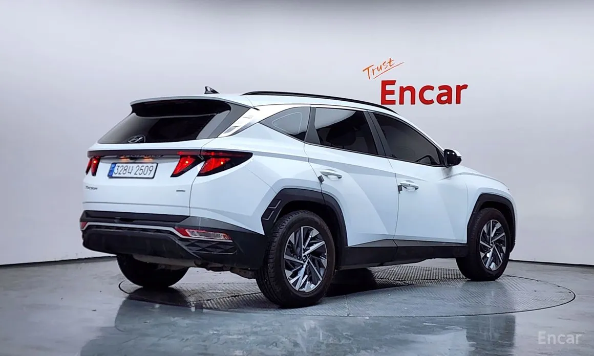 Photo 2 - Hyundai Tucson