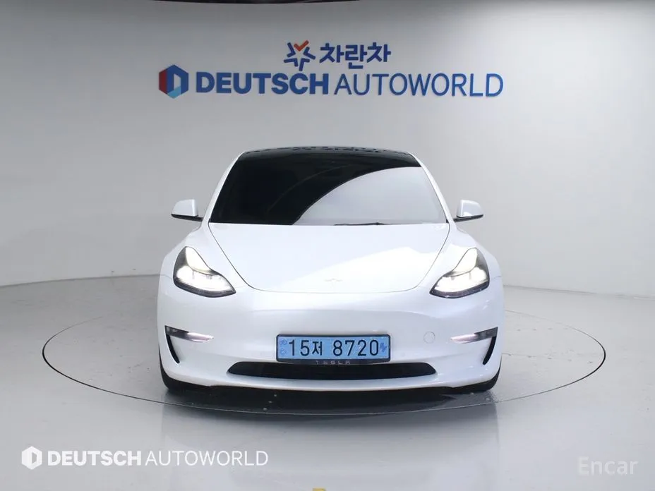 Фото 3 - Tesla Model 3