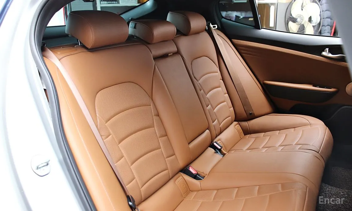 Фото 14 - Kia Stinger