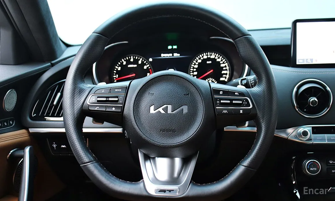 Фото 15 - Kia Stinger